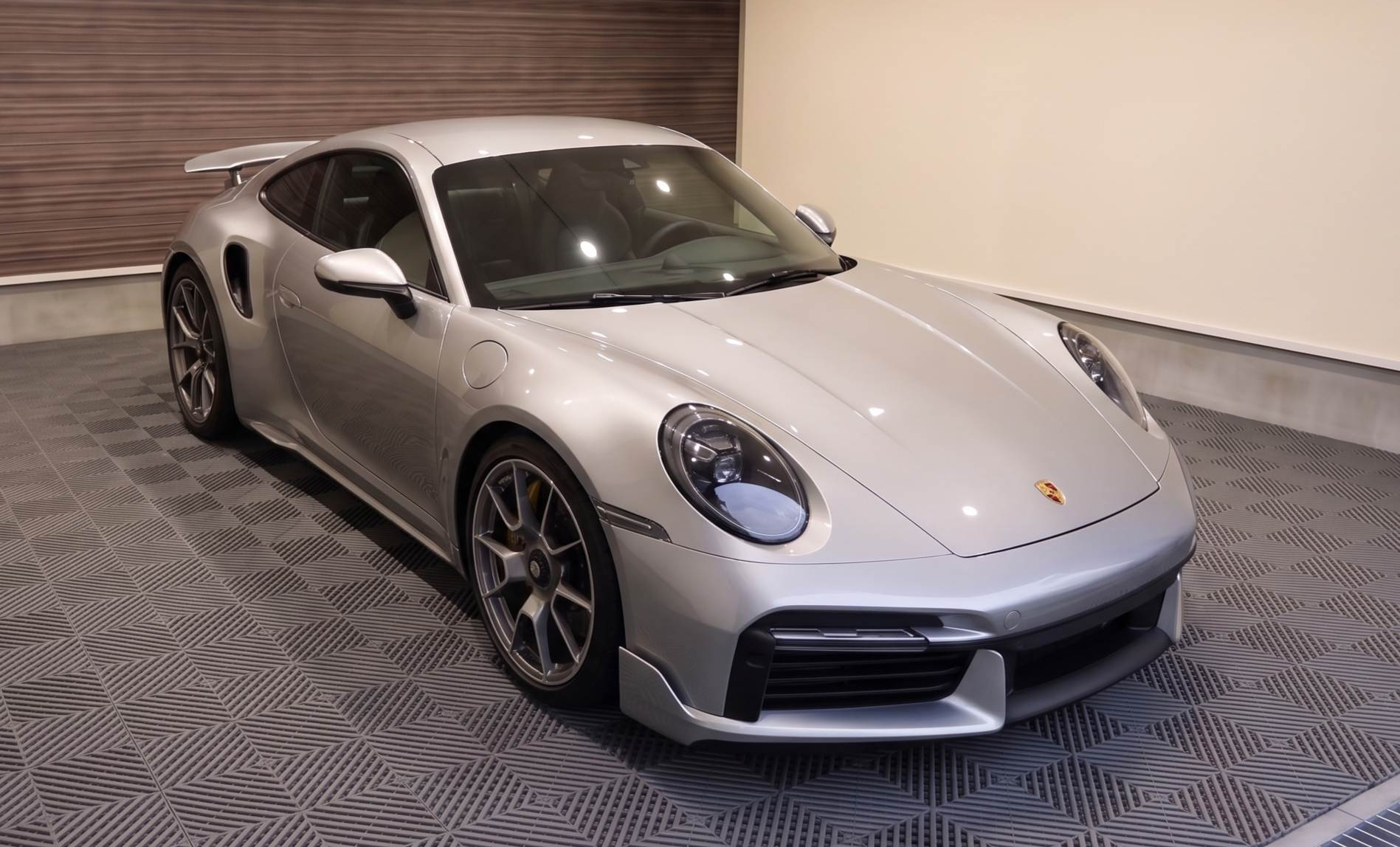 カーラッピング施工例 Porsche 911 逐光銀
