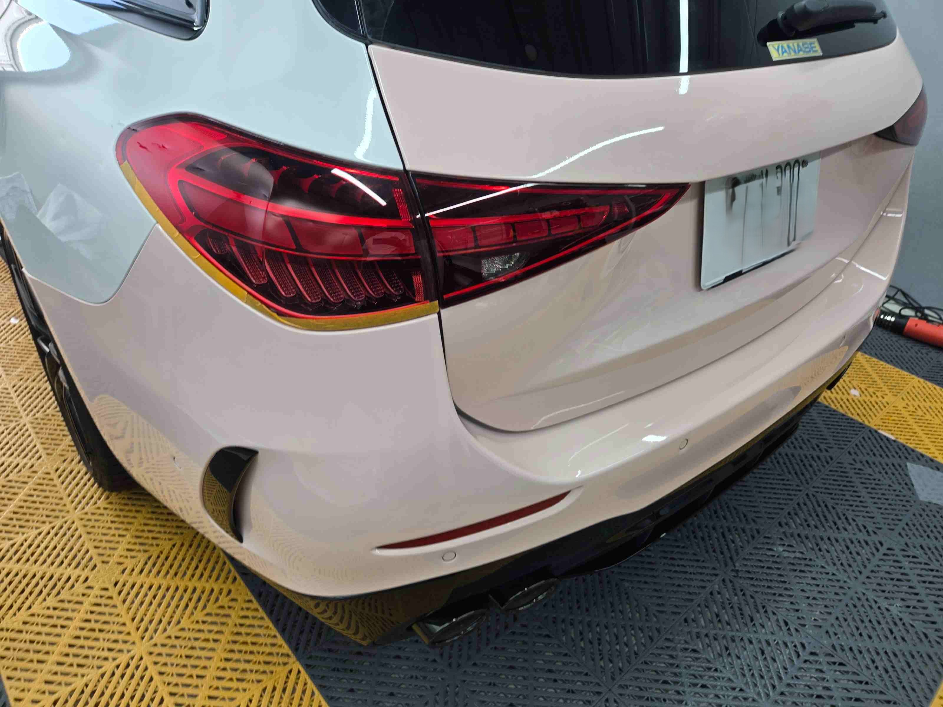 Mercedes-AMG C43 リアバンパー・トランクリッド シェルピンク ラッピング完成 リアフェンダー未施工 色の違い比較