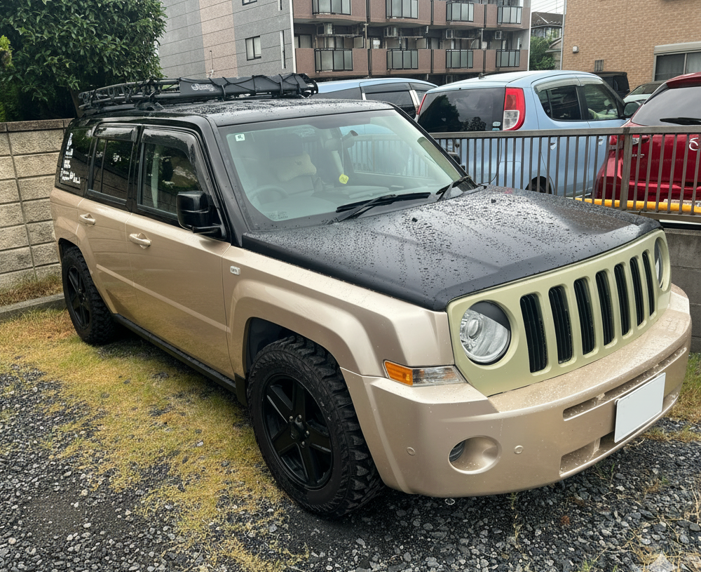 Jeep シャンパンゴールドとマットブラックのツートンカラー